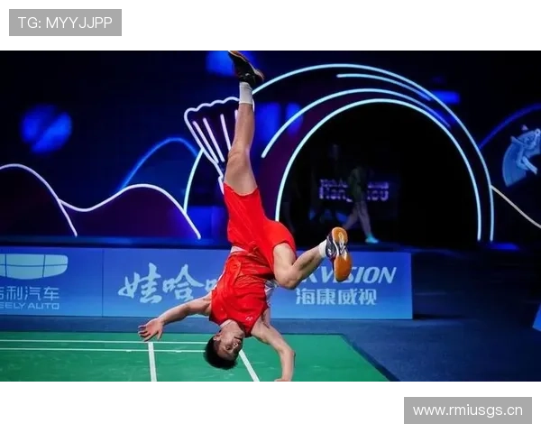 李诗沣拎着一堆名牌袋出来那一刻，我默默把自己的购物车清空了