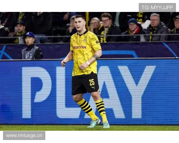 疯狂换帅惨遭羞辱！多特“内战”加剧，德国豪门为何沦为战术笑柄？