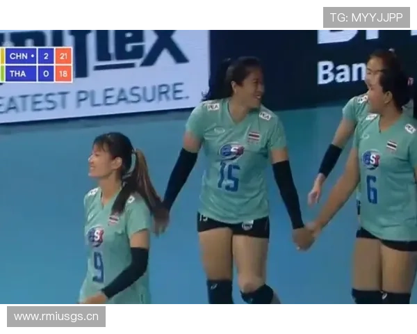 谌利军随手一张合照，就把我们这些月光族羞得无地自容