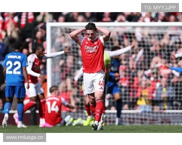 阿森纳多线作战压力显现，赛季中期表现波动对阵容稳定性产生影响